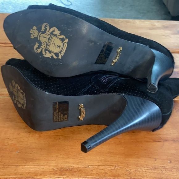 Fergie All Black Lustin Booties - Picture 6 of 11